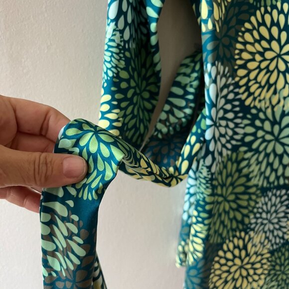 PattyBoutik Sz S Green Stretch V Neck Wrap Blouse Belted Long Sleeves - Picture 6 of 8